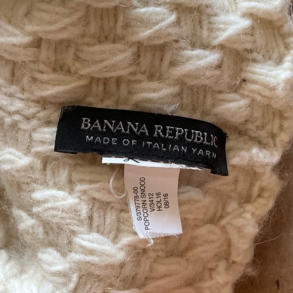 Banana Republic Infinity Scarf - Picture 3 of 3